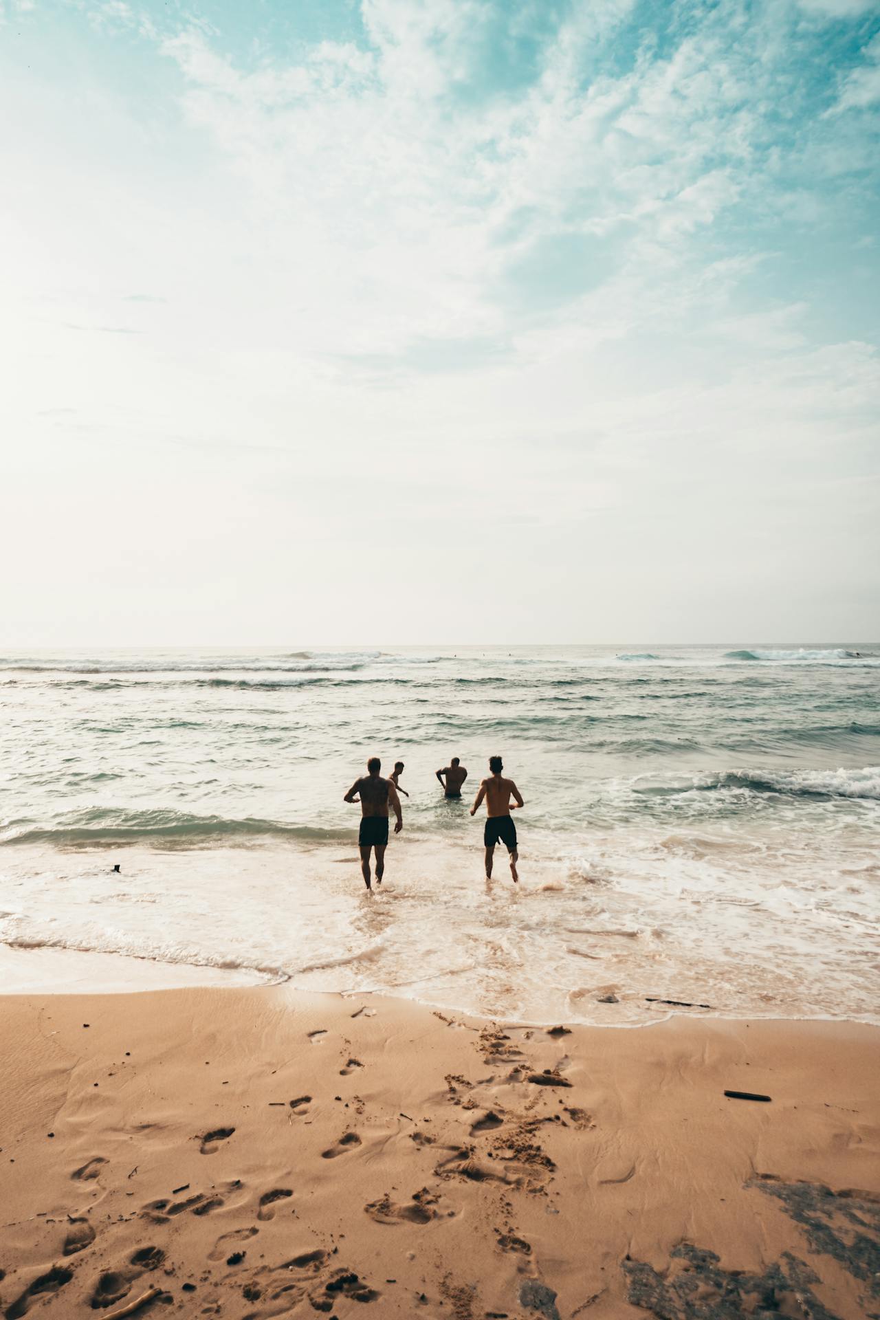Baño de amigos en la playa