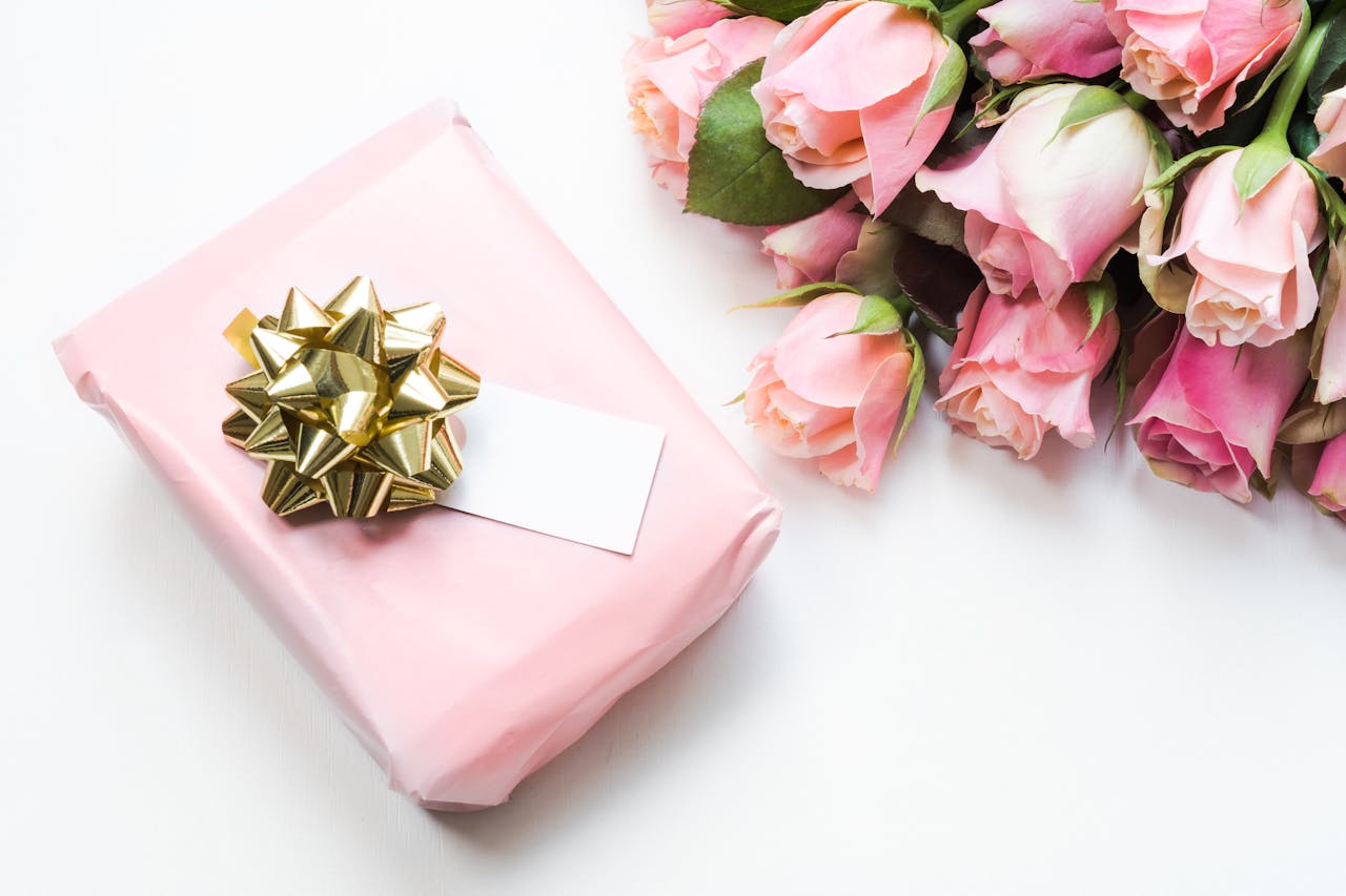 Rosas y regalo