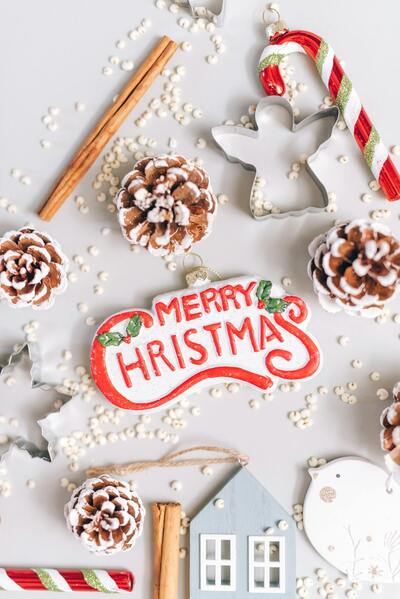 Letras rojas de feliz Navidad