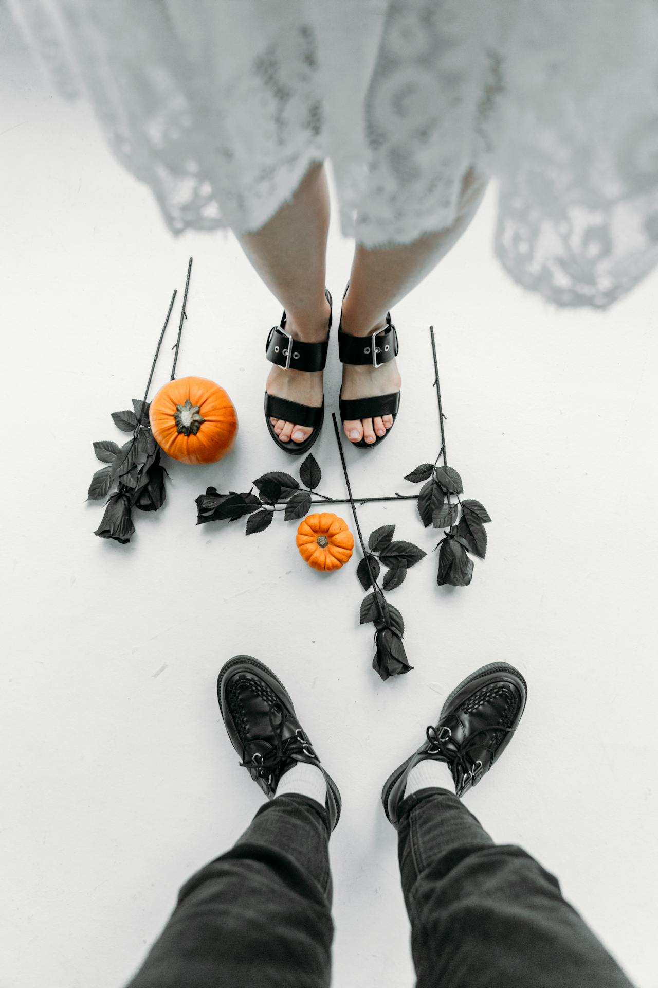 Flores negras y calabazas