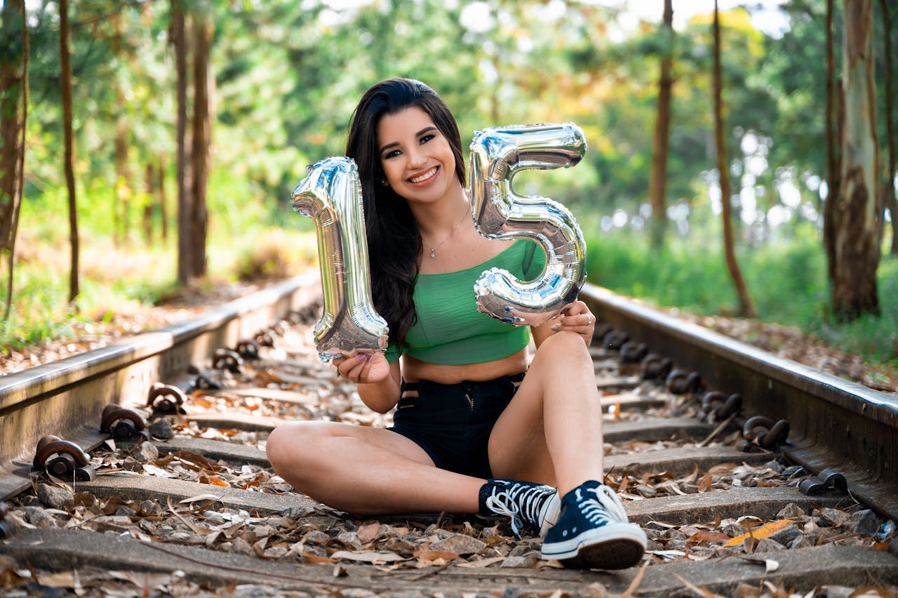 Quinceañera en vía de tren